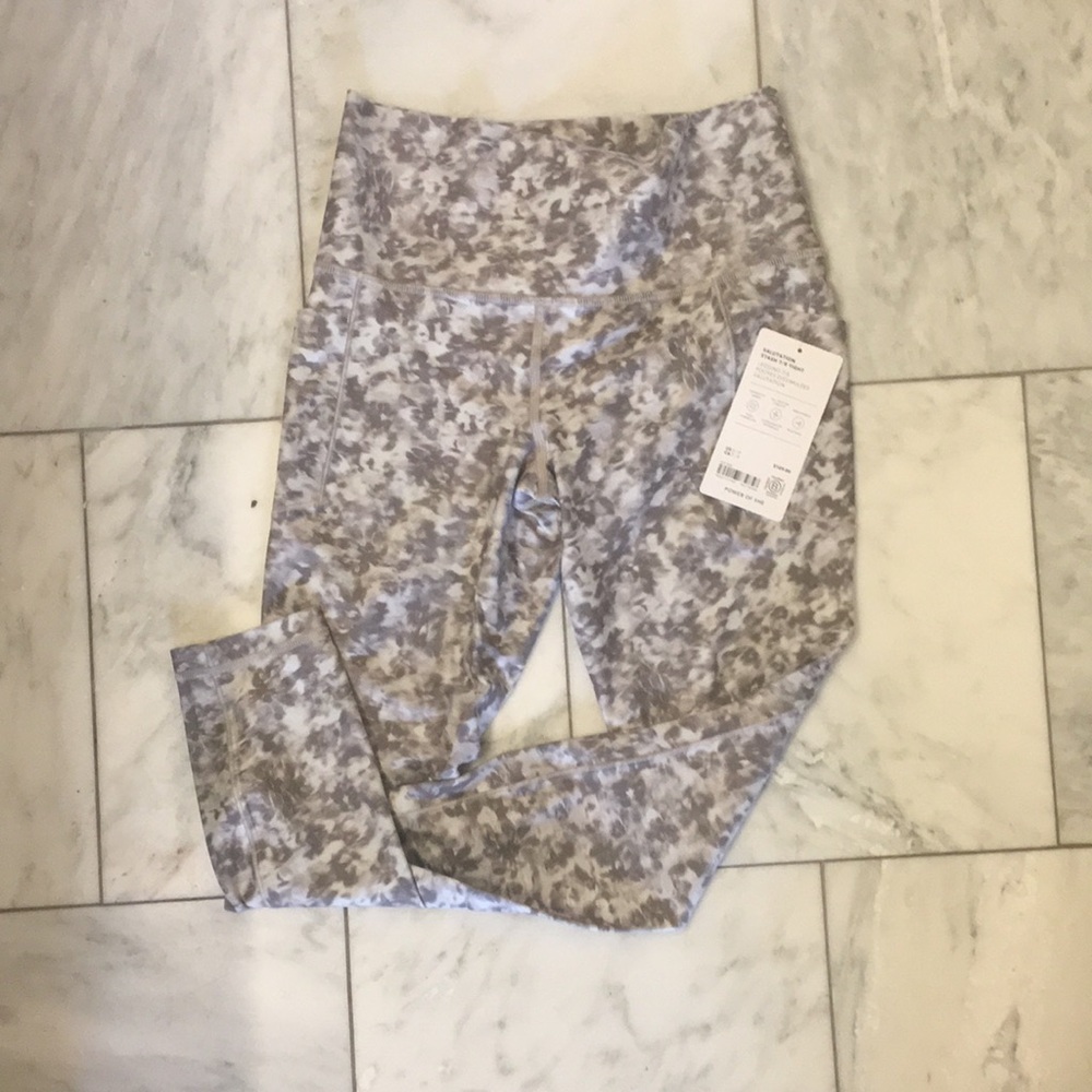 Athleta Salutation Stash 7/8  Gray Patterned Leggings